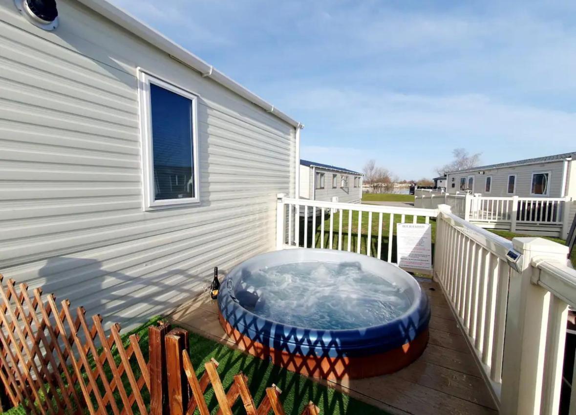 15 Kestrel Close Hot Tub Retreat Tattershall Eksteriør billede